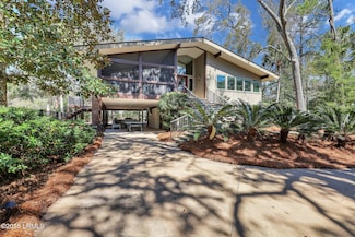 34 W Beach Lagoon Rd, Hilton Head Island, SC 29928