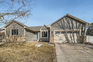 8900 Oakview Ln N, Maple Grove, MN 55369