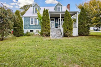 2104 Fort Robinson Dr, Kingsport, TN 37660