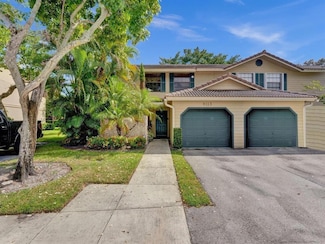 9113 Vineyard Lake Dr, Plantation, FL 33324