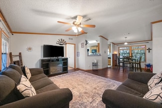 1353 Vinewood Dr, Mansfield, TX 76063