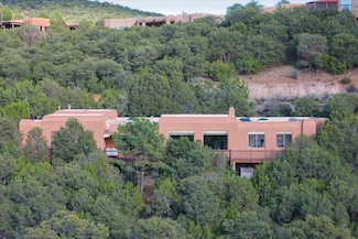 970 Thunderbird Ct, Santa Fe, NM 87501
