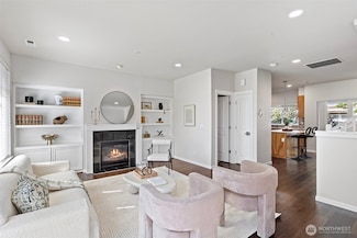 83 Sky Ridge Rd NW, Issaquah, WA 98027