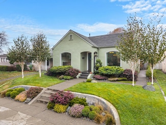 2227 E St, Eureka, CA 95501