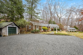158 Wolfpit Rd, Wilton, CT 06897