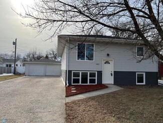 1023 17th St N, Moorhead, MN 56560