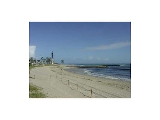 3230 NE 13th St Unit 208, Pompano Beach, FL 33062