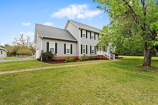 104 Wentworth Dr, Greenwood, SC 29649