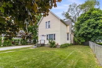 913 Tunnel St, Port Huron, MI 48060
