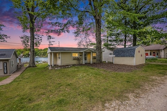 6026 Keeney Rd, Six Lakes, MI 48886