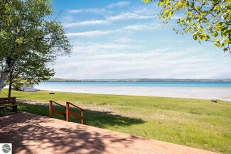 7194 S Brooks Rd, Maple City, MI 49664