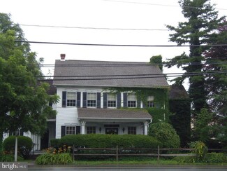 30 E Main St, Leola, PA 17540