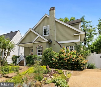 304 Summers Dr, Alexandria, VA 22301