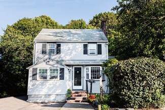 1 Gwinnett St, Hyde Park, MA 02136