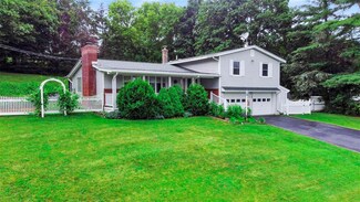 1 Crestwood Dr, Bennington, VT 05201