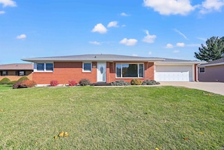 2734 Linda Ct, Dubuque, IA 52001