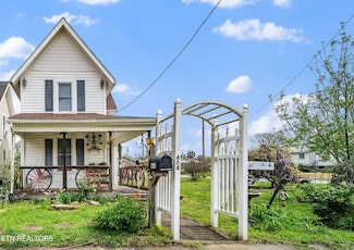 404 Emory Dr, Harriman, TN 37748