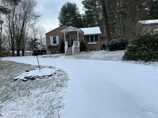 12 Wyoming Ave, Dallas, PA 18612