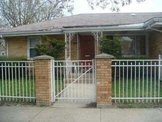 1400 Garden Place, Waukegan, IL 60085