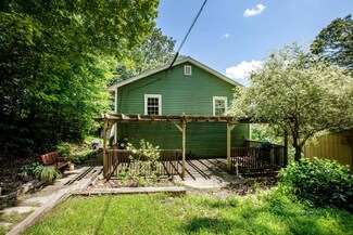 24 High St, Topsham, ME 04086