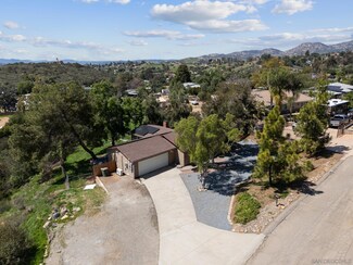 9880 Bon Vue Dr, El Cajon, CA 92021