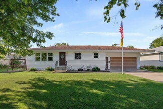 1722 11th St E, Glencoe, MN 55336
