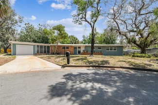 422 Dunedin Cir, Temple Terrace, FL 33617