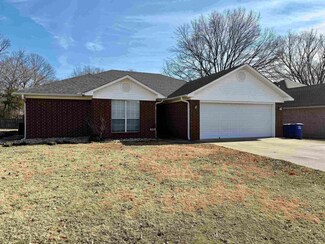 910 Crosspoint Rd, Conway, AR 72034