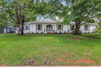 2302 Surrey Dr, Murfreesboro, TN 37129