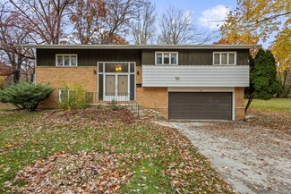 40 Crestwood Dr, Joliet, IL 60432