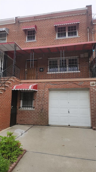 904 E 218th St, Bronx, NY 10469