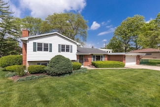 815 Santa Maria Dr, Naperville, IL 60540