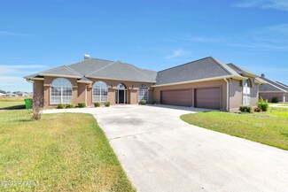 1124 Bear Creek Cir, Breaux Bridge, LA 70517