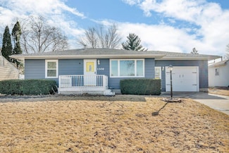 1306 W 6th St, Cedar Falls, IA 50613