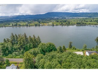 690 Columbia St, Cathlamet, WA 98612