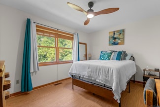 33 Big Spruce Ln, West Haven, CT 06516