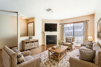 2588 Lockwood Dr, Saint Paul, MN 55120