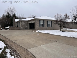 17662 Port Salem Dr Unit 44, Macomb, MI 48044