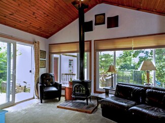 946 Clarence Ct, Madison, WI 53715