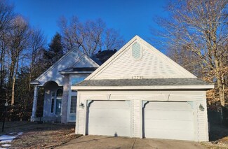 6779 Beech Creek Dr, Fruitport, MI 49415