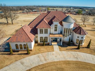 7 Country Club Rd, Shawnee, OK 74801