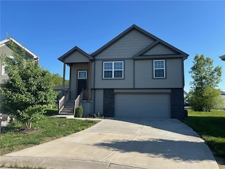 21716 Southcreek Ct, Peculiar, MO 64078