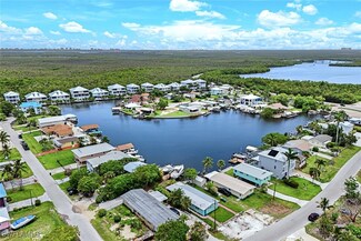 527 W Goodland Dr W, Goodland, FL 34140