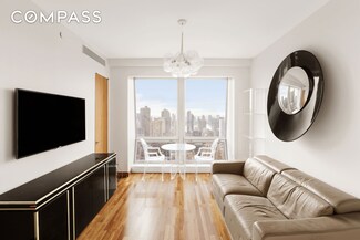 400 5th Ave Unit 41D, New York, NY 10018