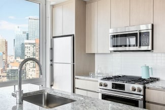 22-44 Jackson Ave Unit 4905, New York City, NY 11101