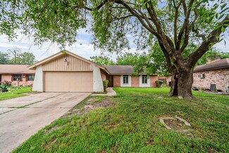 211 La Fonda Dr, Houston, TX 77060