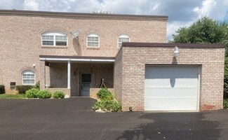 2750 Iowa Dr Unit 1, New Kensington, PA 15068