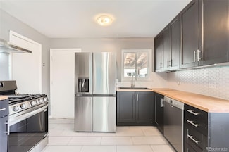 755 Newark St, Aurora, CO 80010