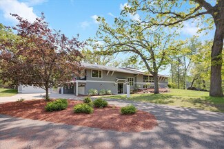 2 Duck Pass Rd, Saint Paul, MN 55127