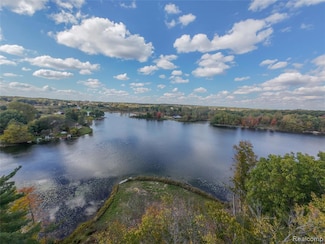 4720 Brunk Dr, Otter Lake Vlg, MI 48464